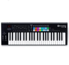 CONTROLADOR MIDI NOVATION LAUNCHKEY 49 MK2